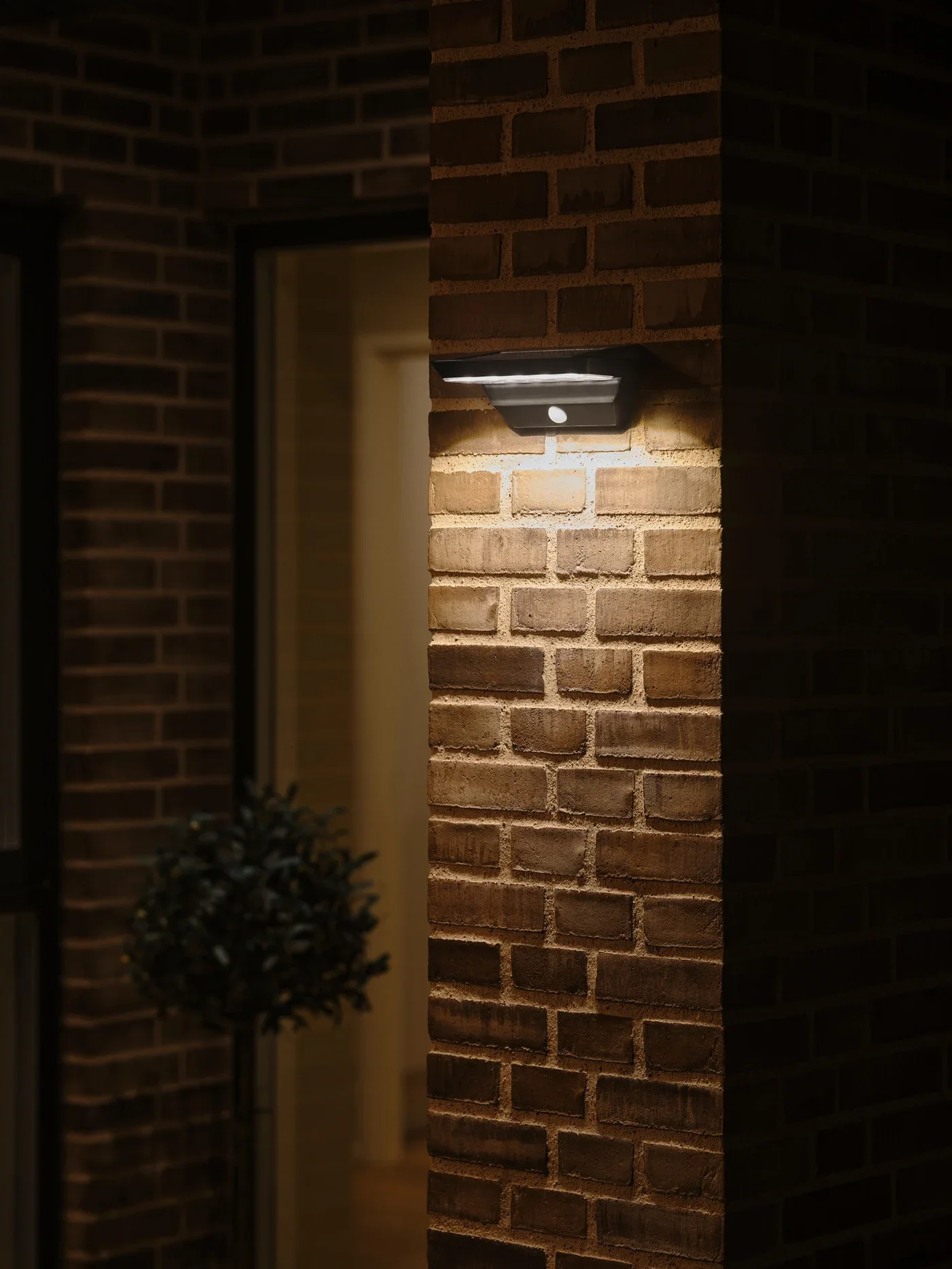 Agena Solar Wall light- Black - Image 5