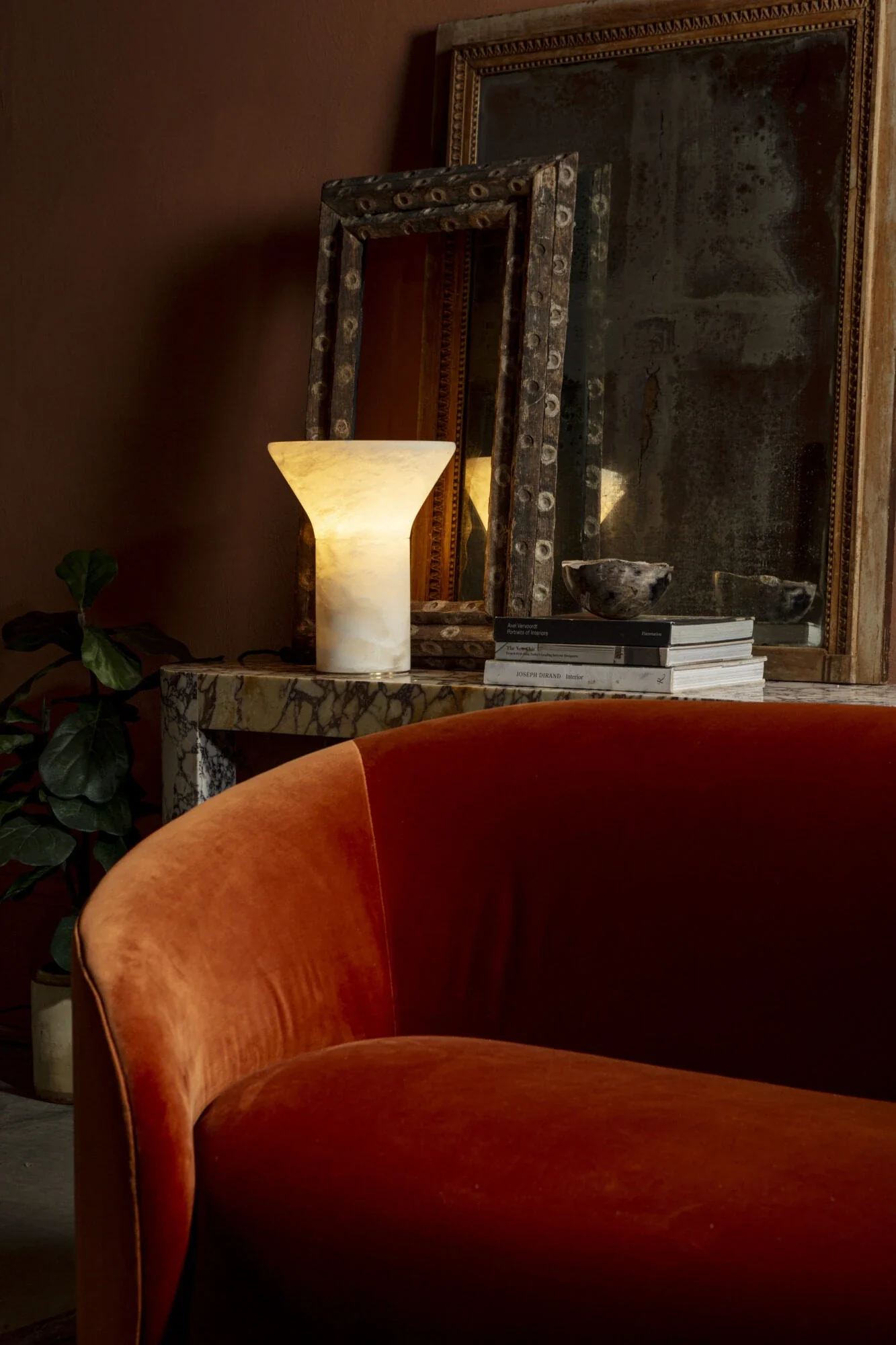 Alabaster Dali Table Lamp - Image 5