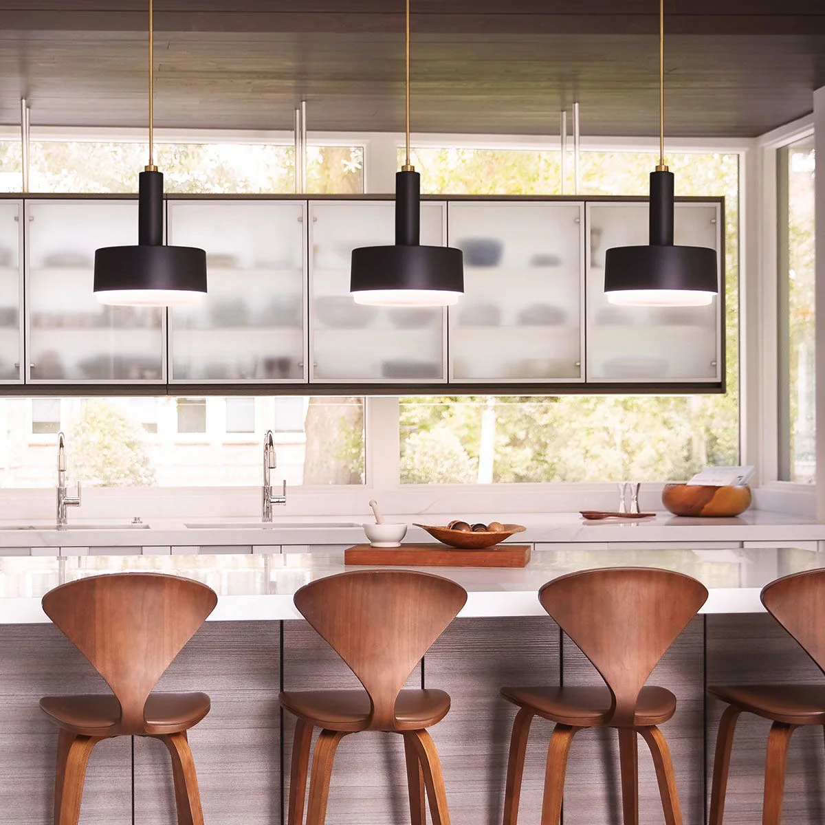 Hinkley Cedric Medium Pendant - Black/ Lacquered Brass - Image 8