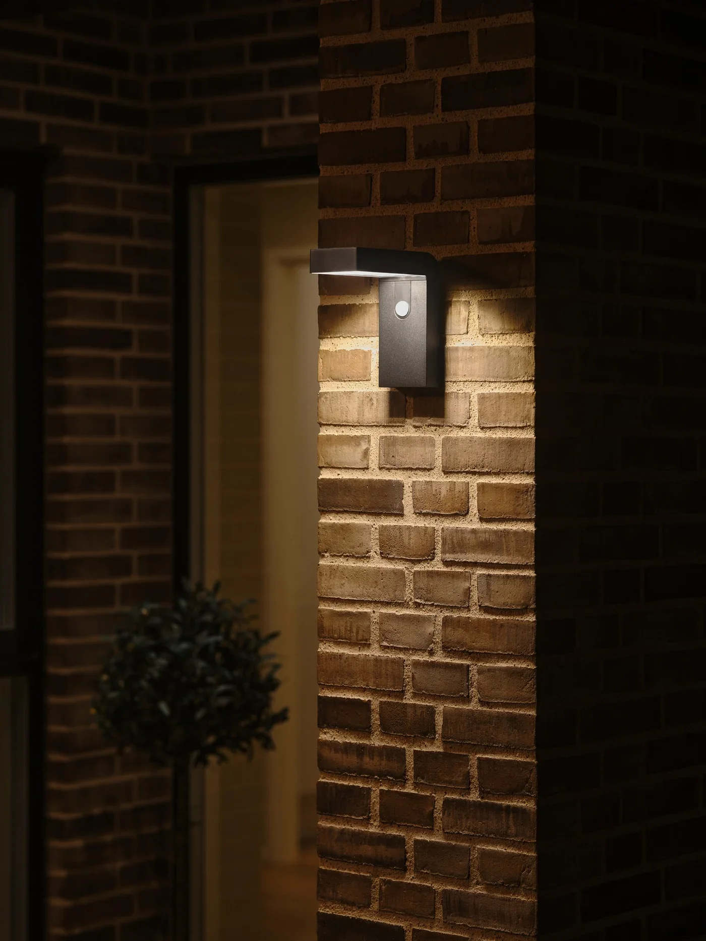 Alya Solar Wall light- Black - Image 5