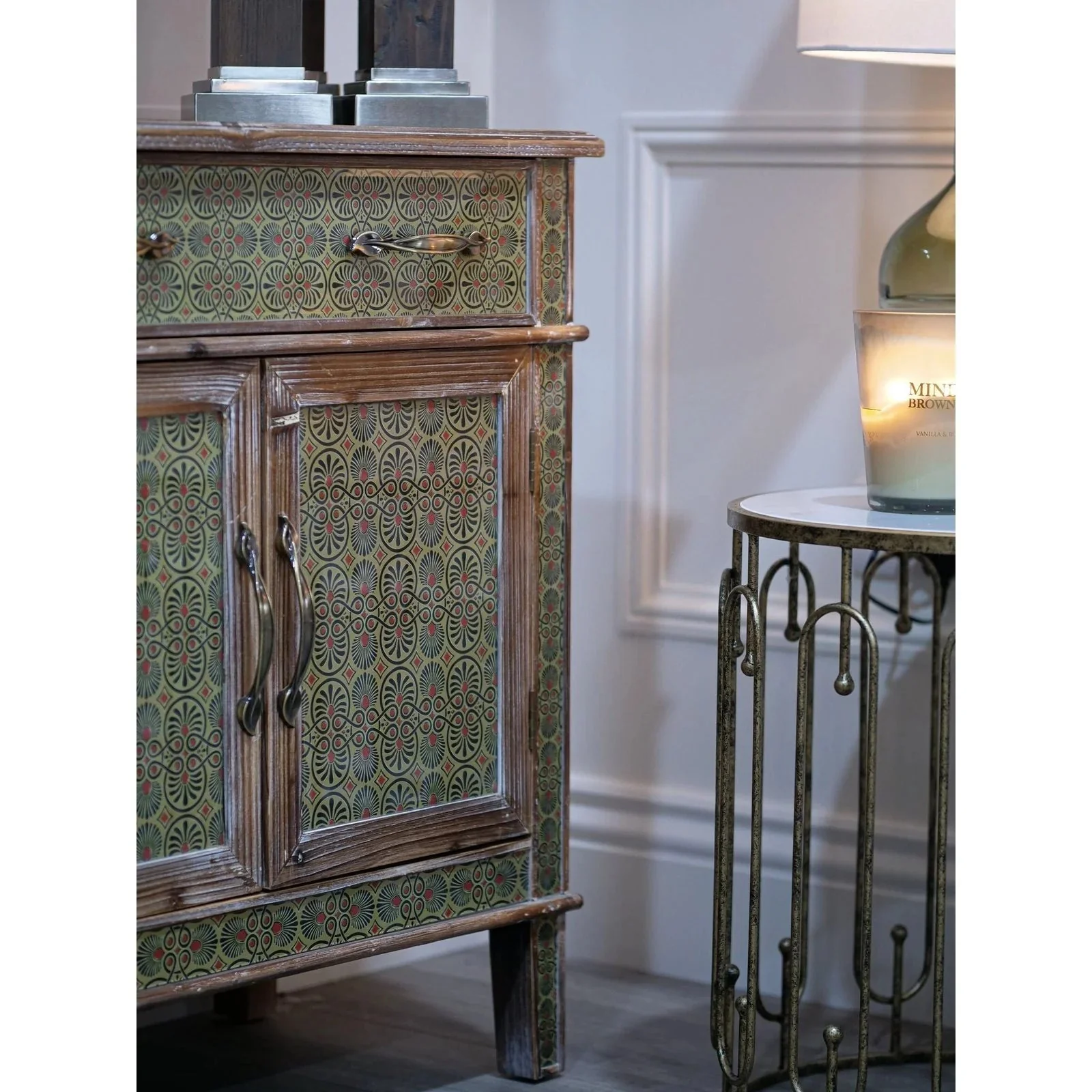Amira Cabinet - 1960s Retro-Inspired Finish - Image 4