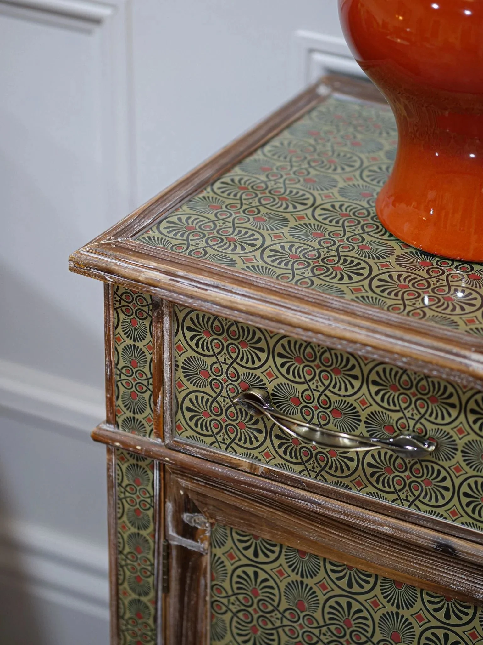 Amira Cabinet - 1960s Retro-Inspired Finish - Image 6