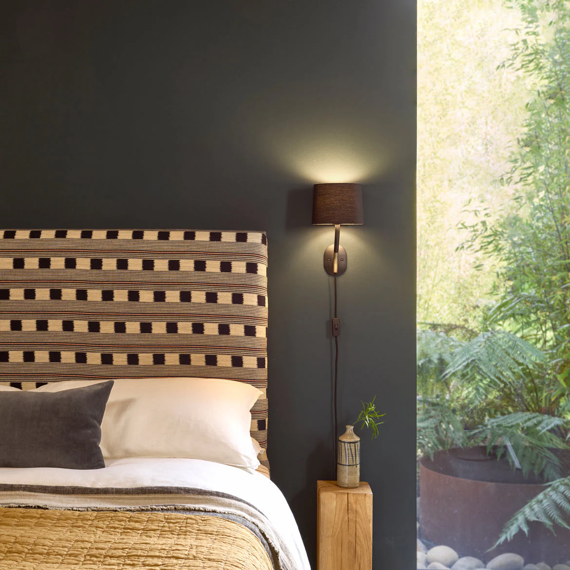 Arbor Plug-In Wall Lamp - Black/White - Image 4