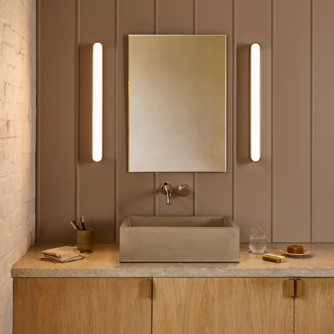 Atticus 600/ 900 3000K Bathroom Mirror Light IP44 - Black/ Chrome - Image 4