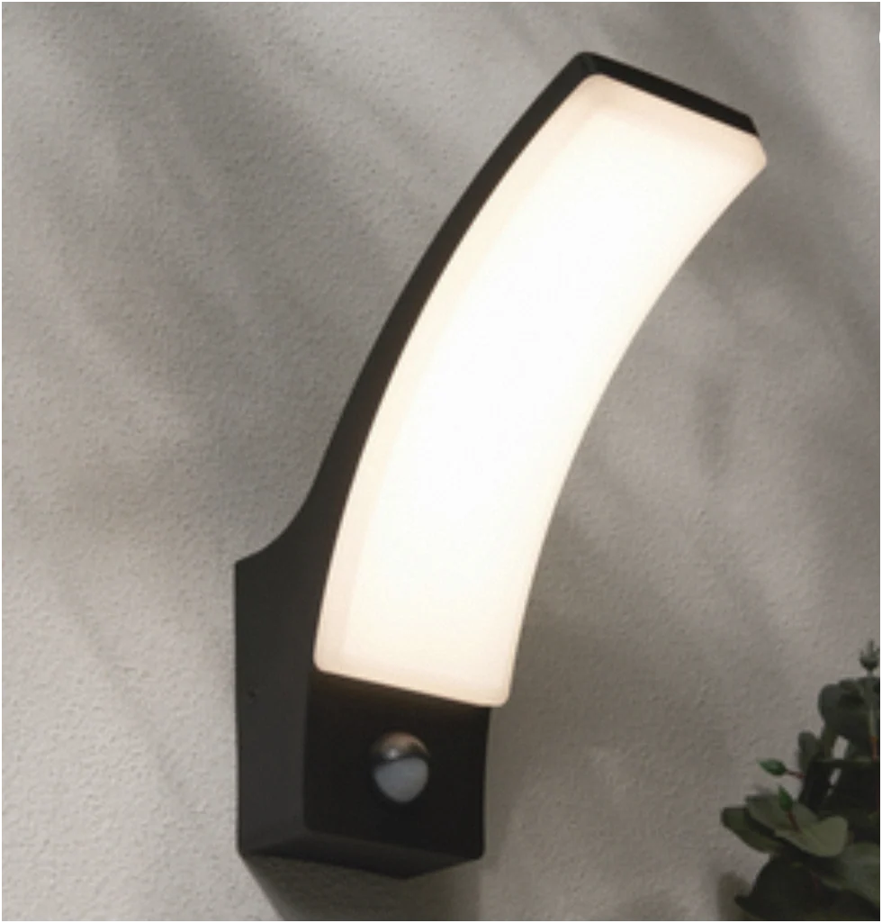Batsu 12 W LED Curved Outdoor PIR Wall Light - Image 3