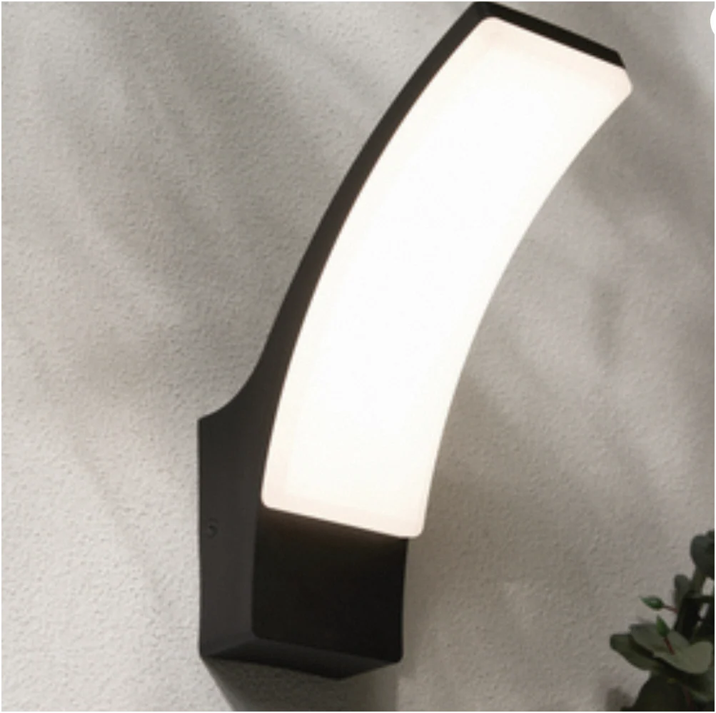 Batsu 12 Watt LED Curved Outdoor Wall Light - Image 4