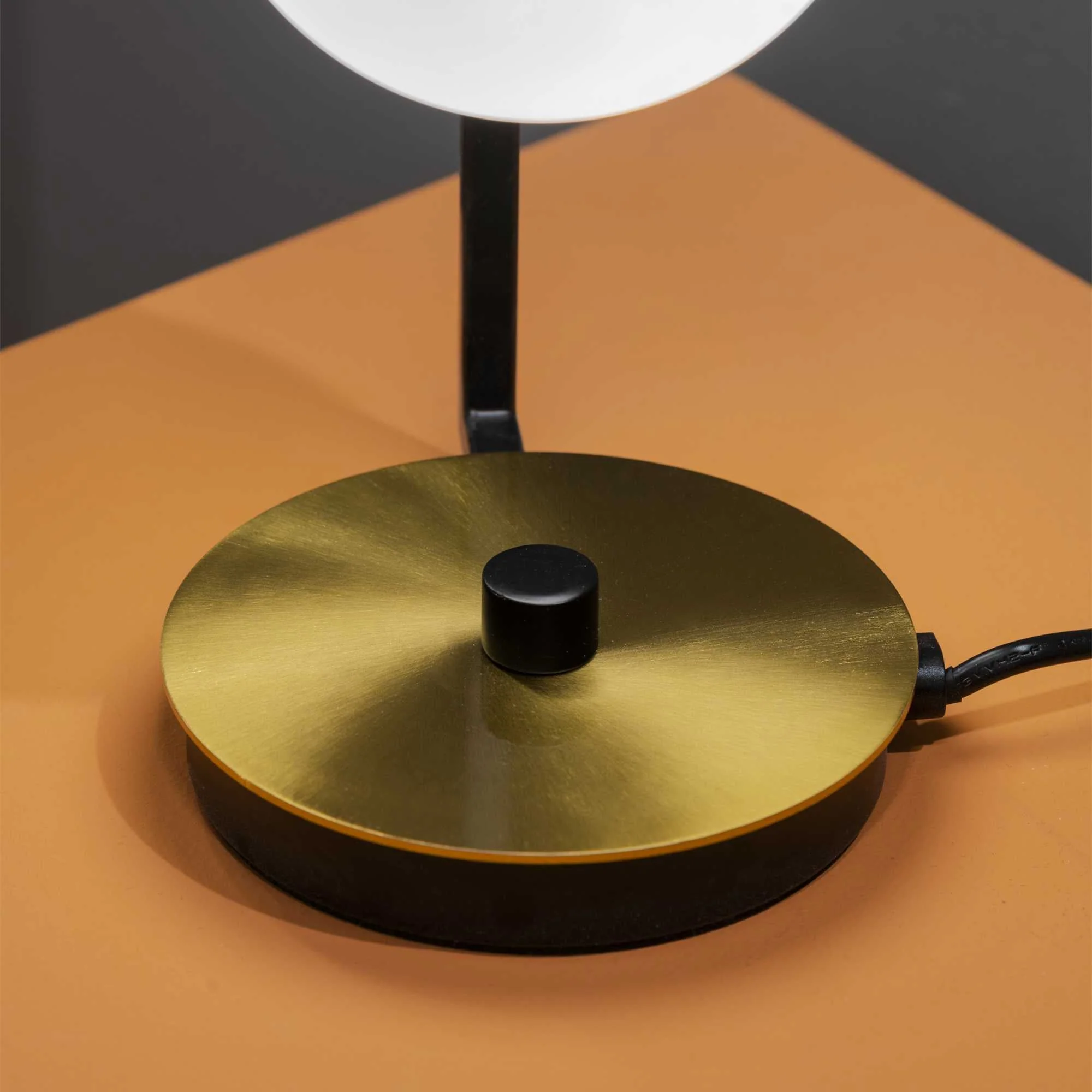 Birds Table Light Black - Finish - Image 4