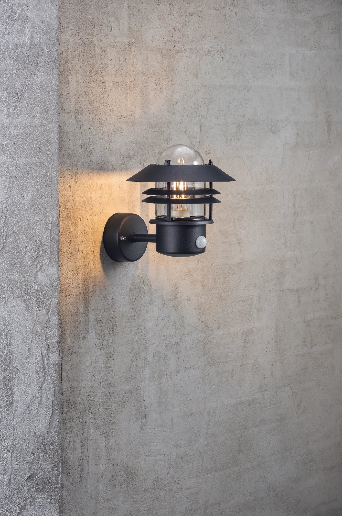 Blokhus Up Sensor Wall light- Galvanized/ Black/ Copper - Image 7