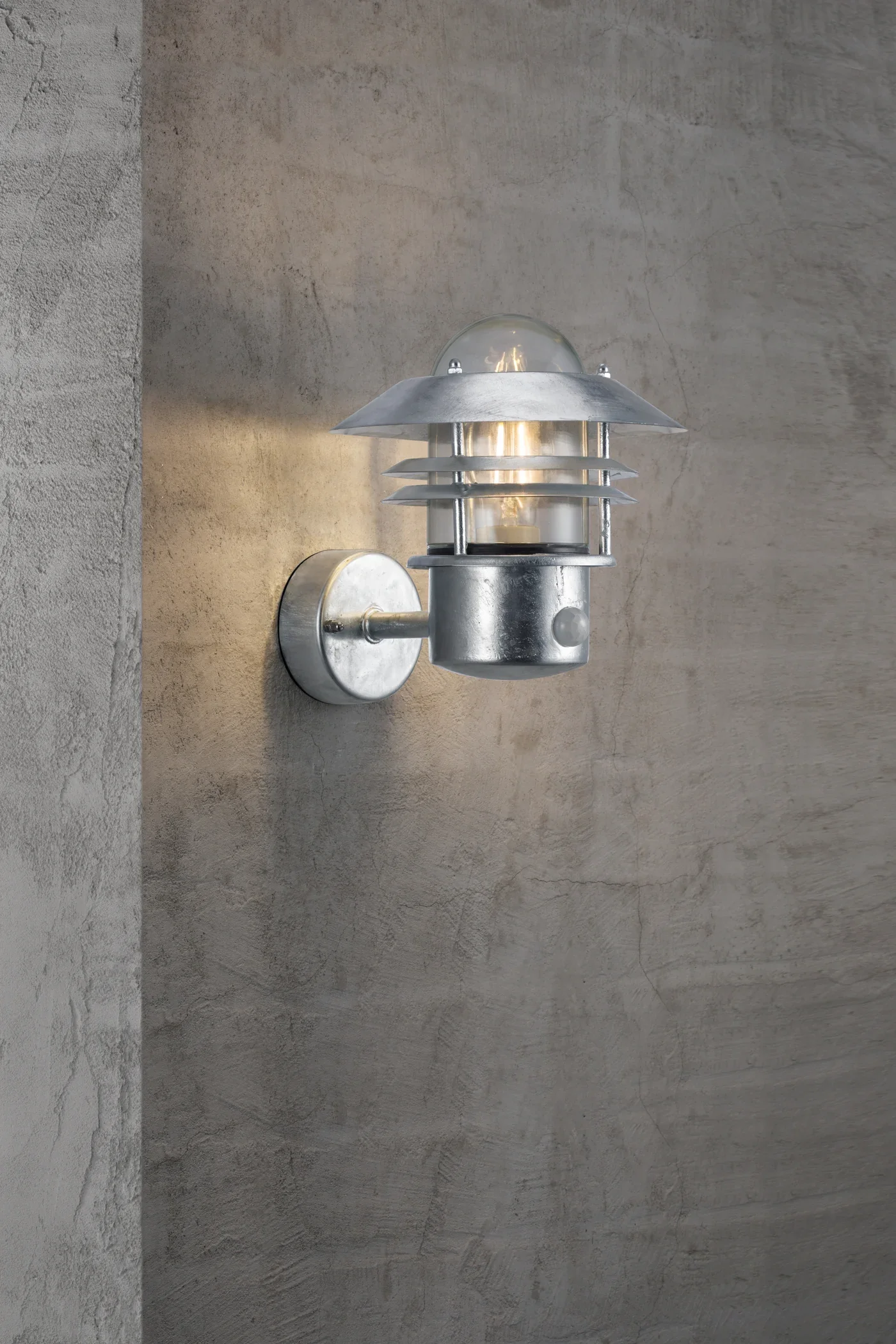 Blokhus Up Sensor Wall light- Galvanized/ Black/ Copper - Image 9