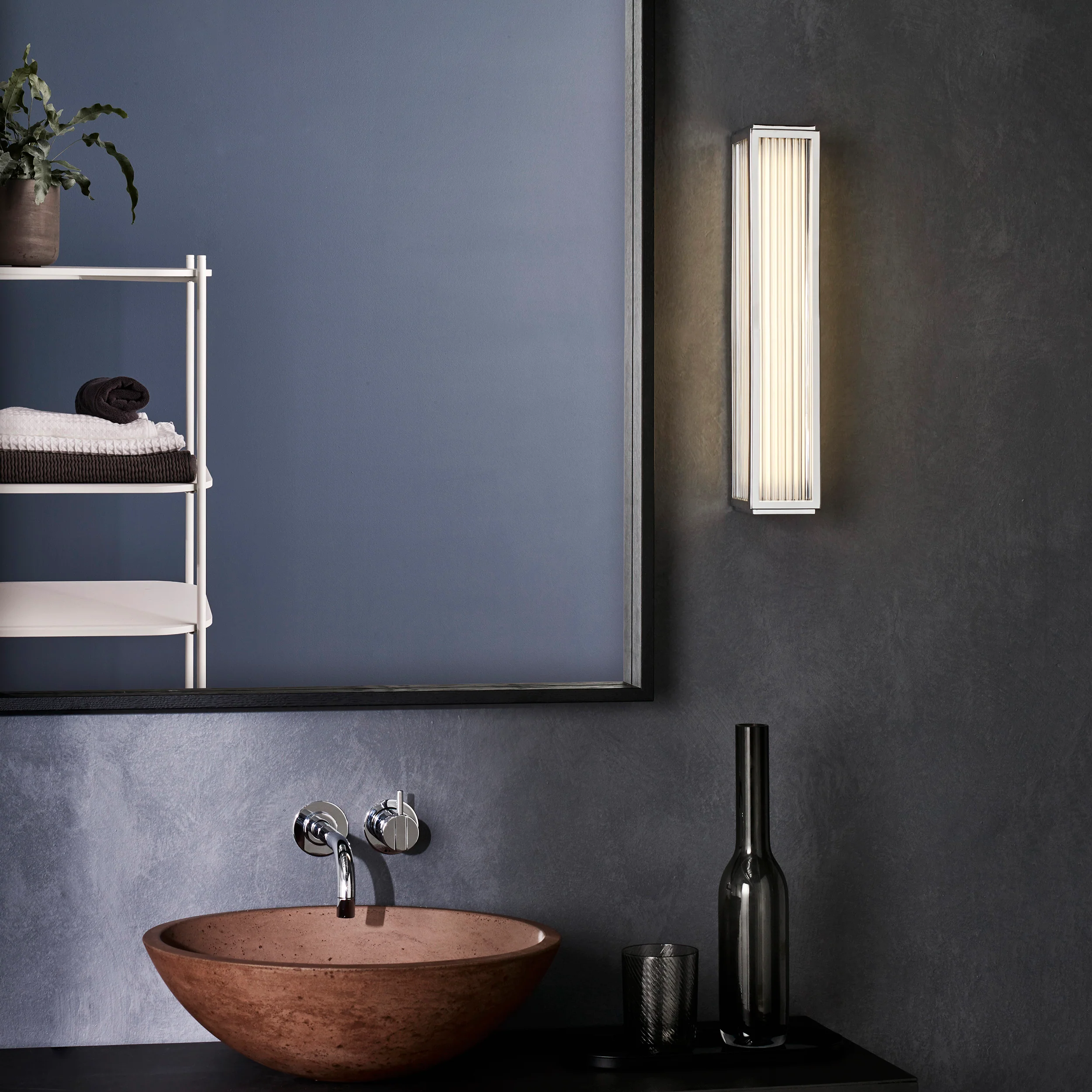 Boston 370/600 Bathroom Wall Light- Bronze/Polished Chrome Finishes - Image 3