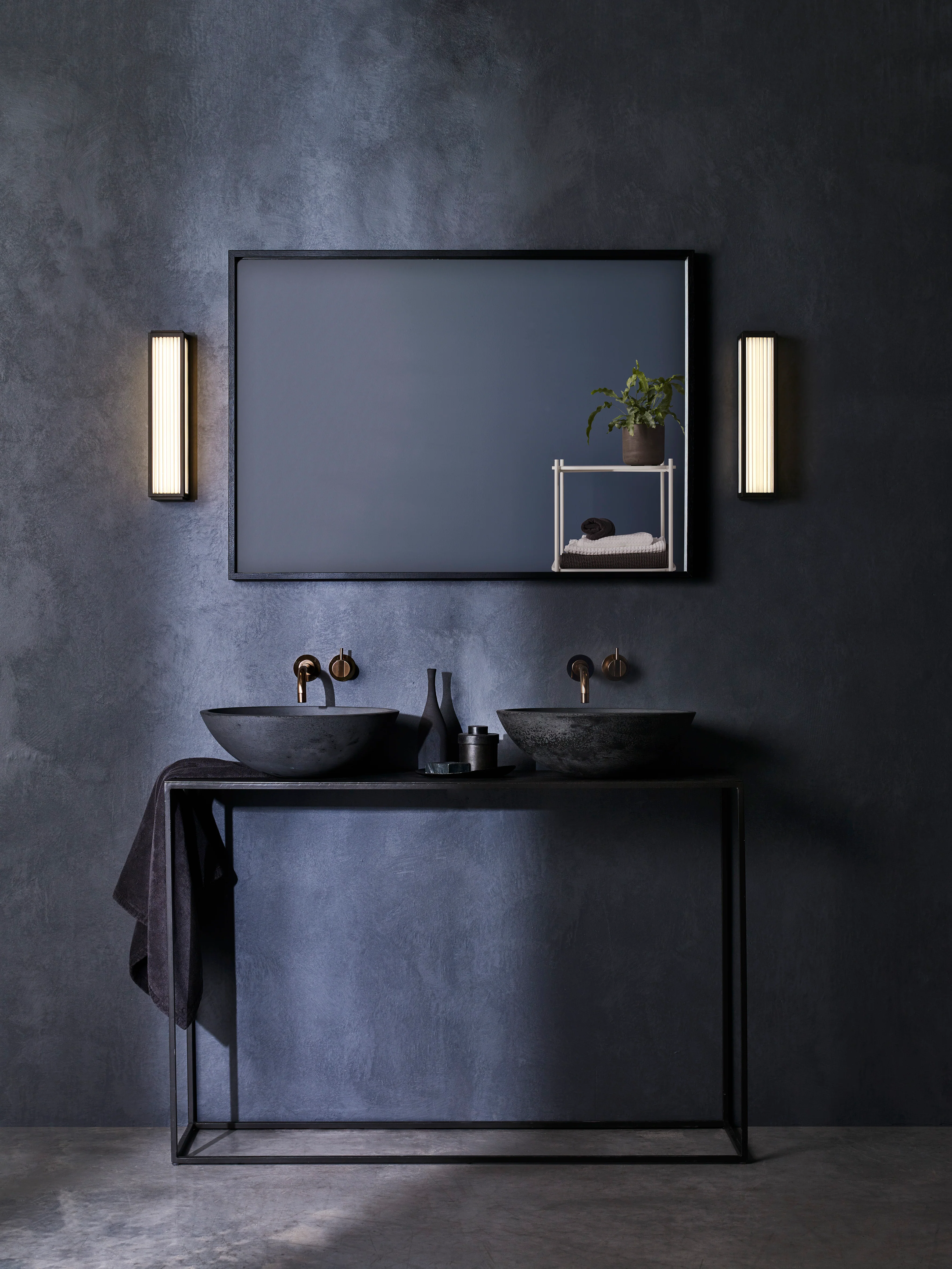 Boston 370/600 Bathroom Wall Light- Bronze/Polished Chrome Finishes - Image 6