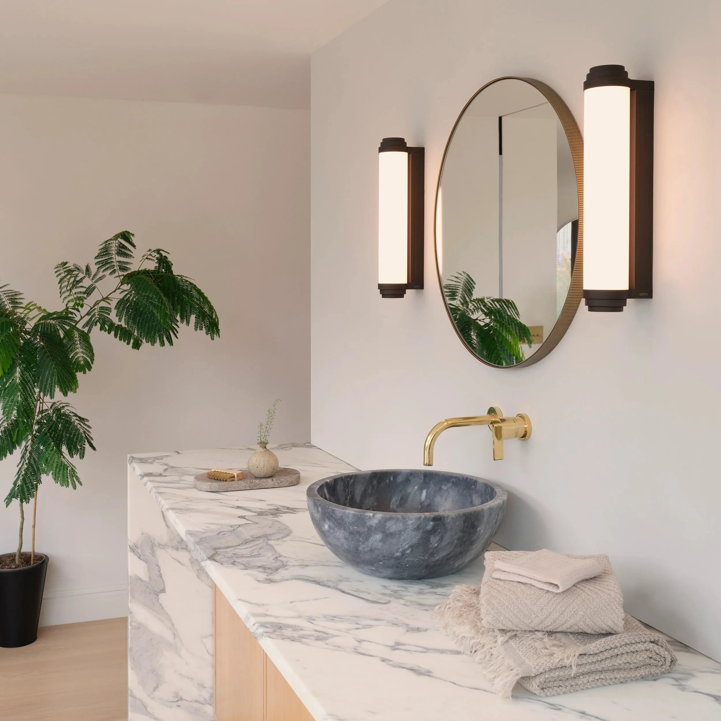 Burlington 400/600 Phase Wall Light - Image 12