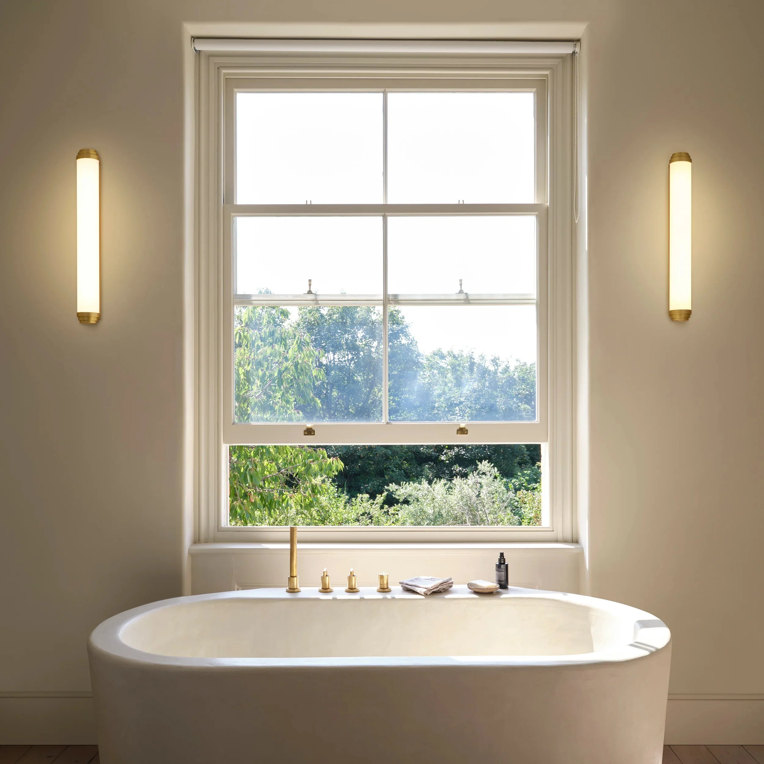 Burlington 400/600 Phase Wall Light - Image 25