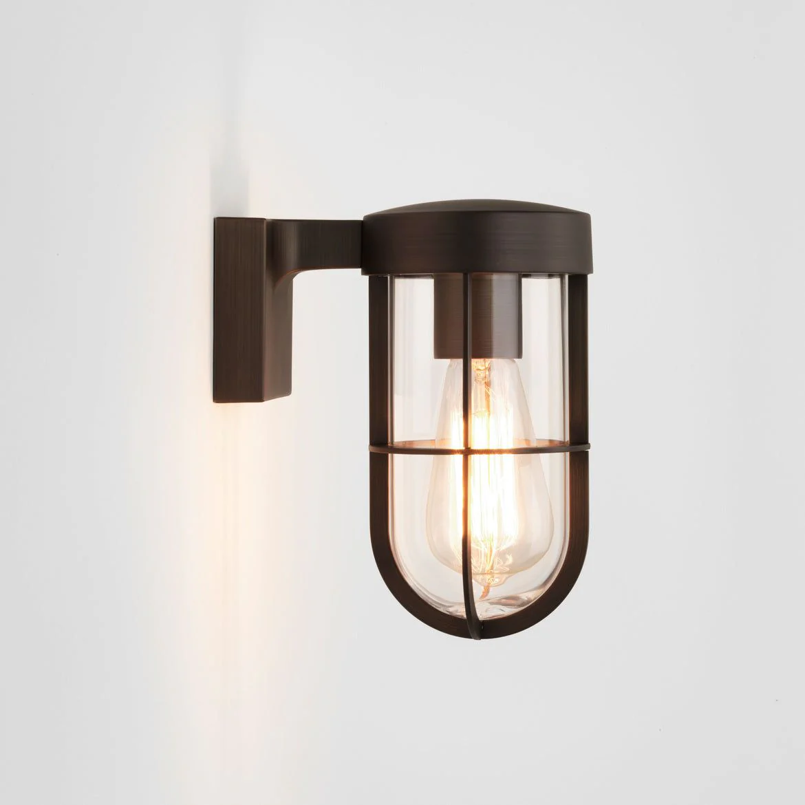 Cabin Bathroom Wall Light IP44 - Antique Brass/Bronze Finish - Image 3