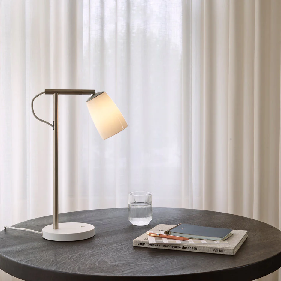 Carlton Desk Plug-in Lamp - Porcelain IP20 - Image 3