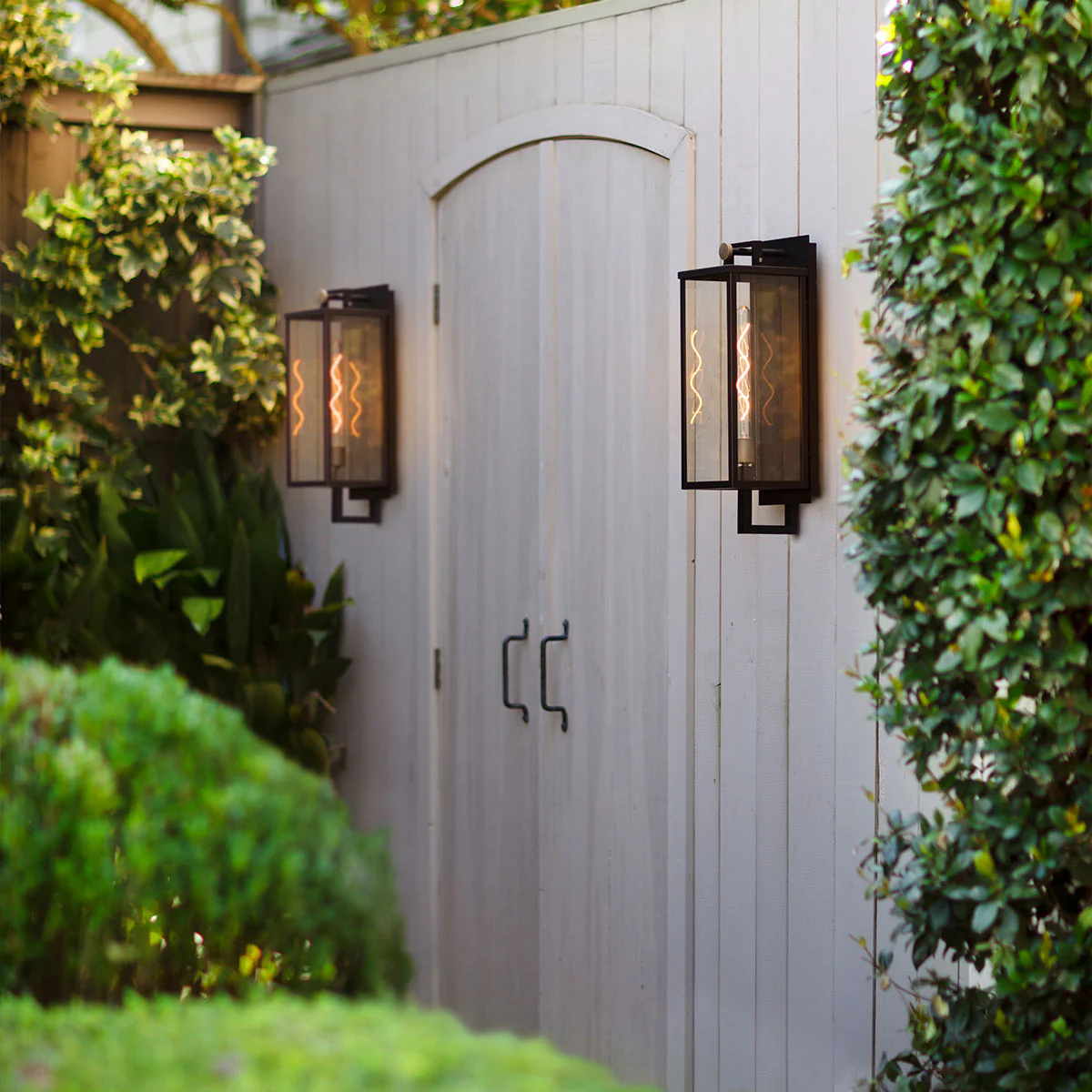 Catalina 1 lt Wall Lantern IP44 E27 - Image 3