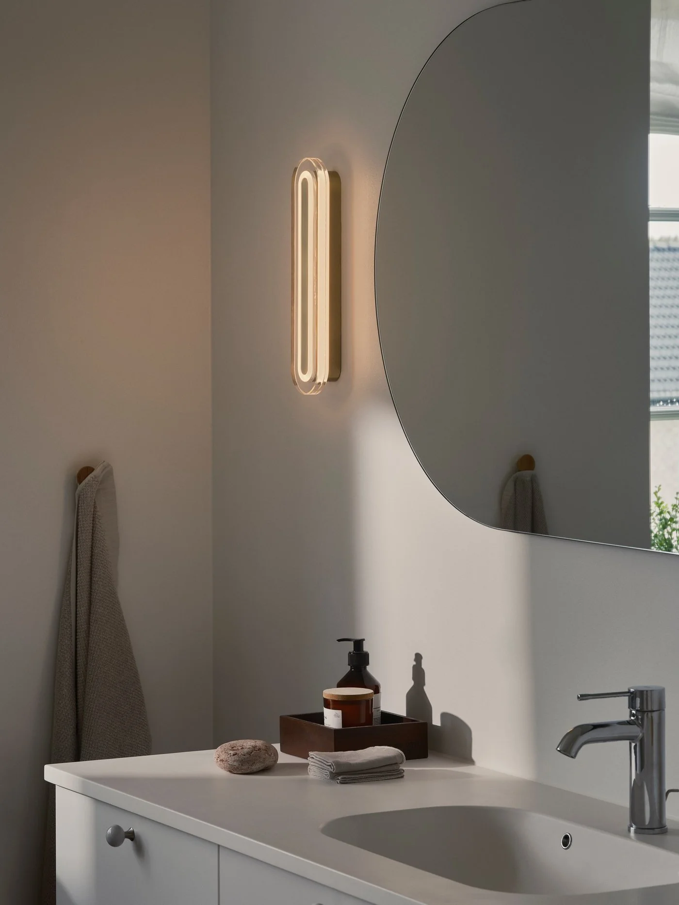 Cavara Wall light- Black/ Brass - Image 7