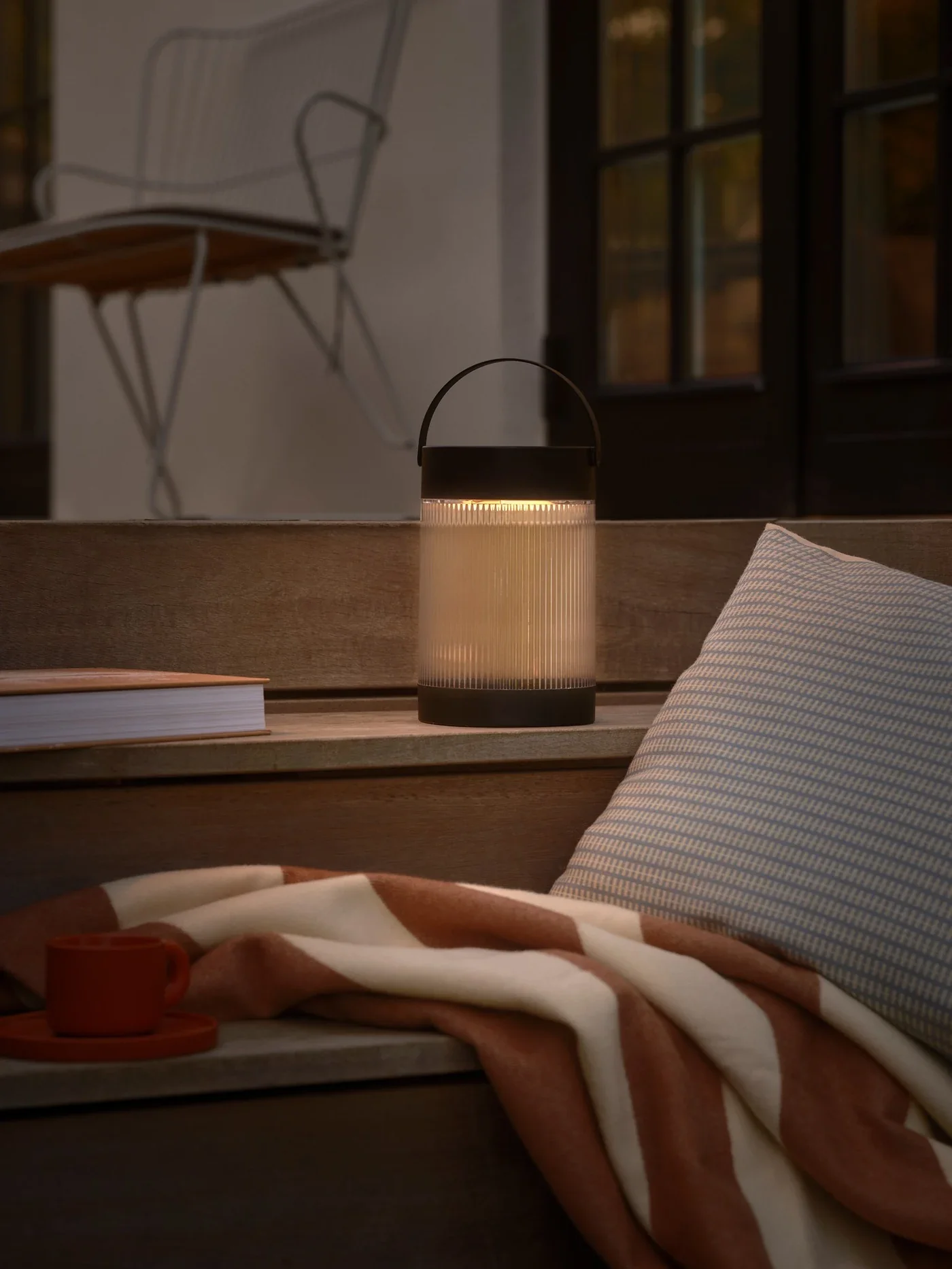 Coupar Solar Table lamp- Black/ Sand Finish - Image 28
