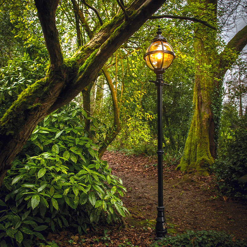 Doncaster 1Lt Cast Iron Lamp Post - Small/Large - Image 11