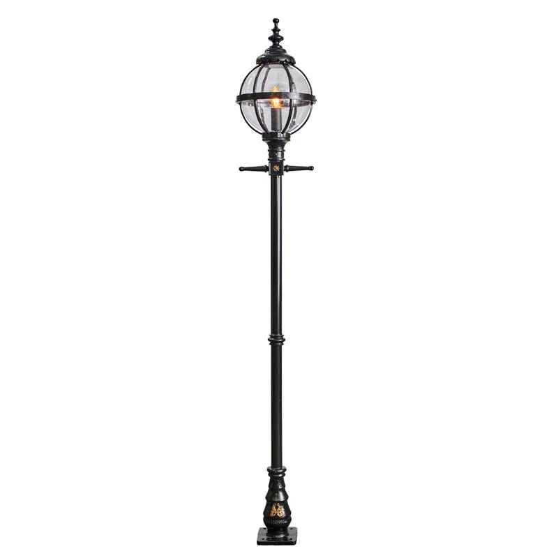 Doncaster 1Lt Cast Iron Lamp Post - Small/Large - Image 2