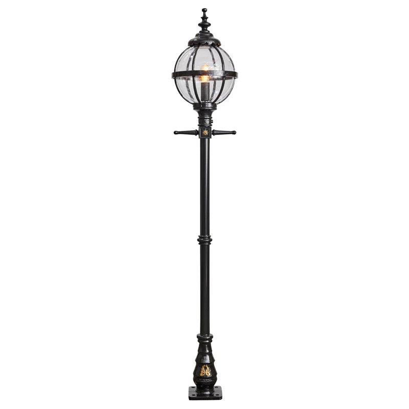 Doncaster 1Lt Cast Iron Lamp Post - Small/Large - Image 3