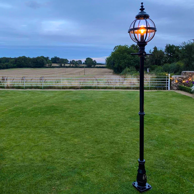 Doncaster 1Lt Cast Iron Lamp Post - Small/Large - Image 9