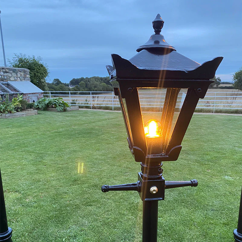 Enfield 1.4m Lamp Post - Cast Iron - Image 4