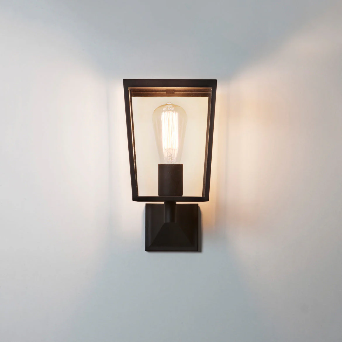 Farringdon Outdoor Wall Light IP44 - Image 2