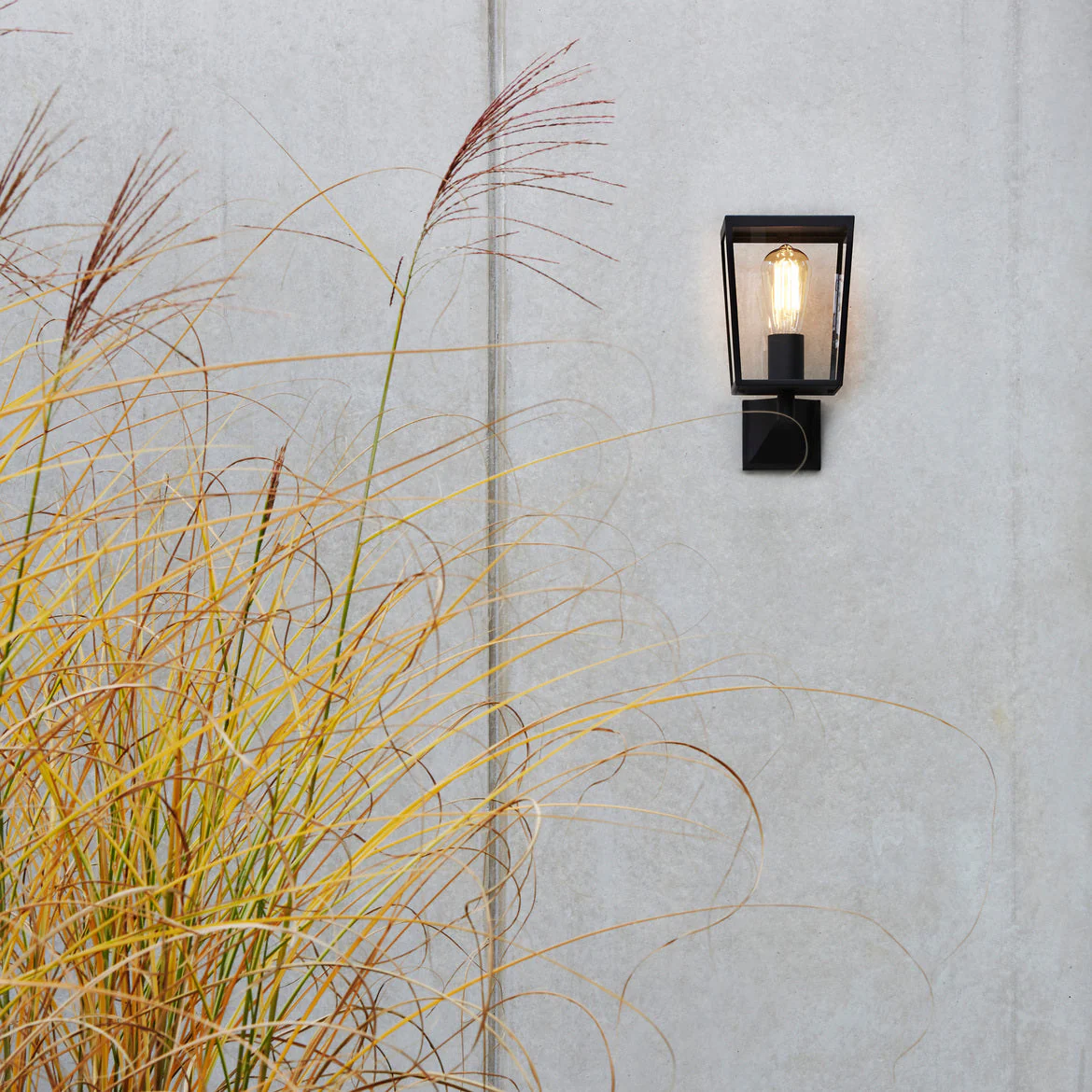 Farringdon Outdoor Wall Light IP44 - Image 3