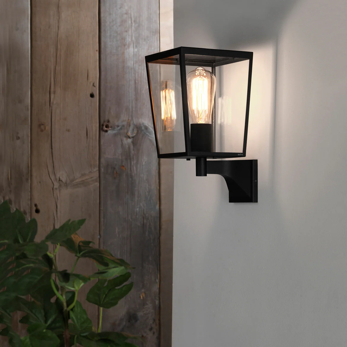 Farringdon Outdoor Wall Light IP44 - Image 4
