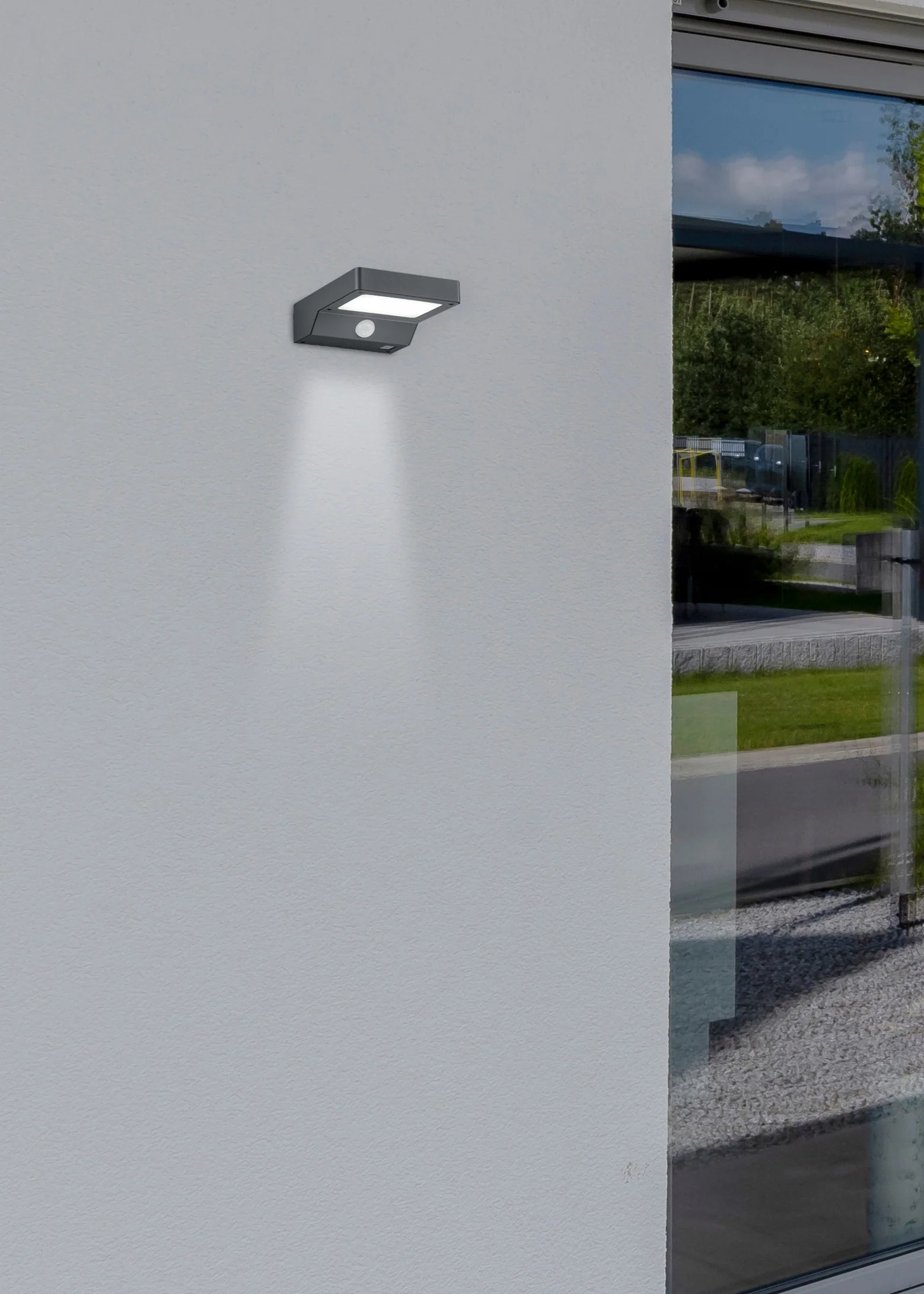 Fomosa LED Solar Wall Light - Image 3
