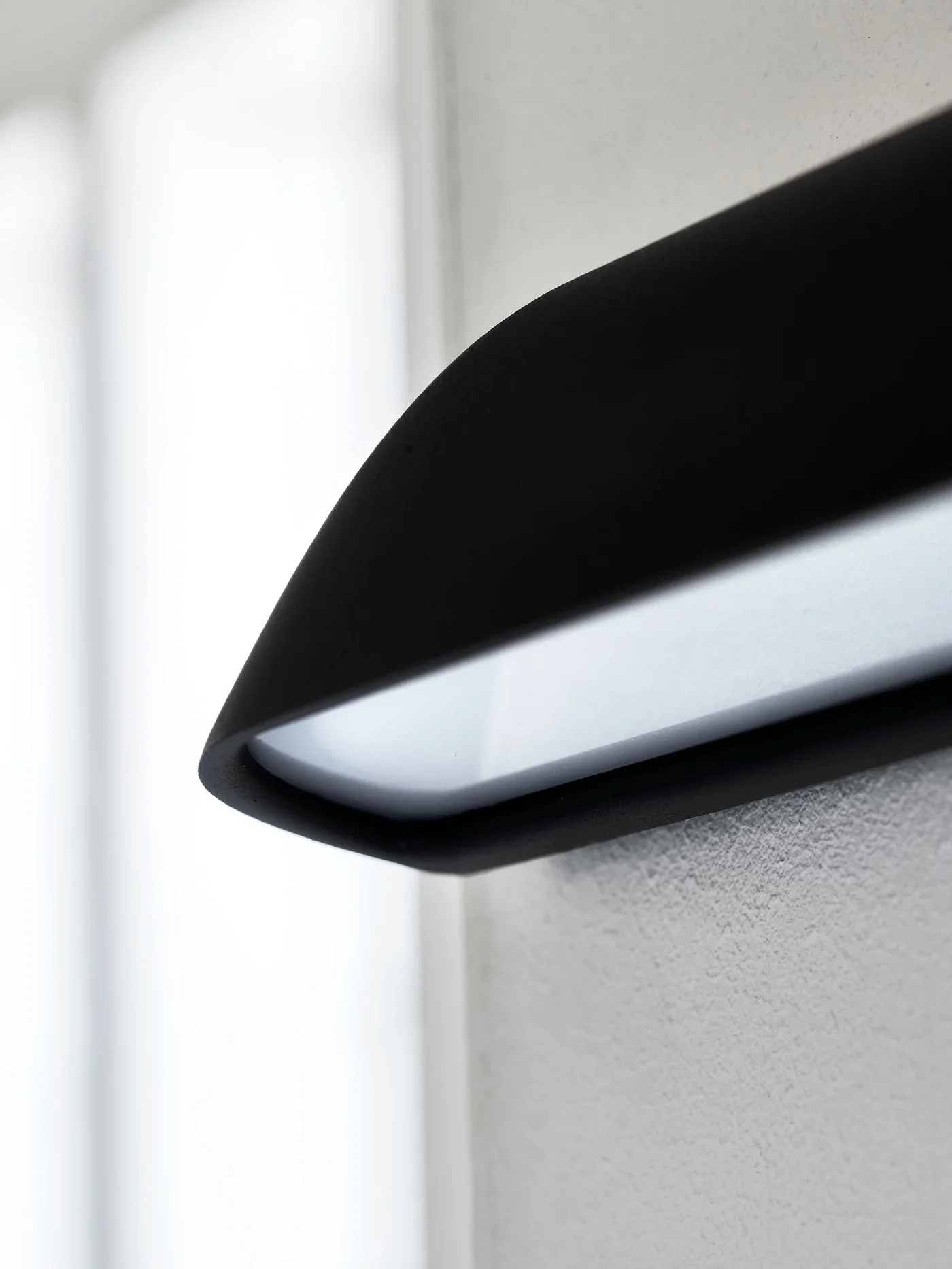 Front 26'/36' Wall Light- Black/ White - Image 6
