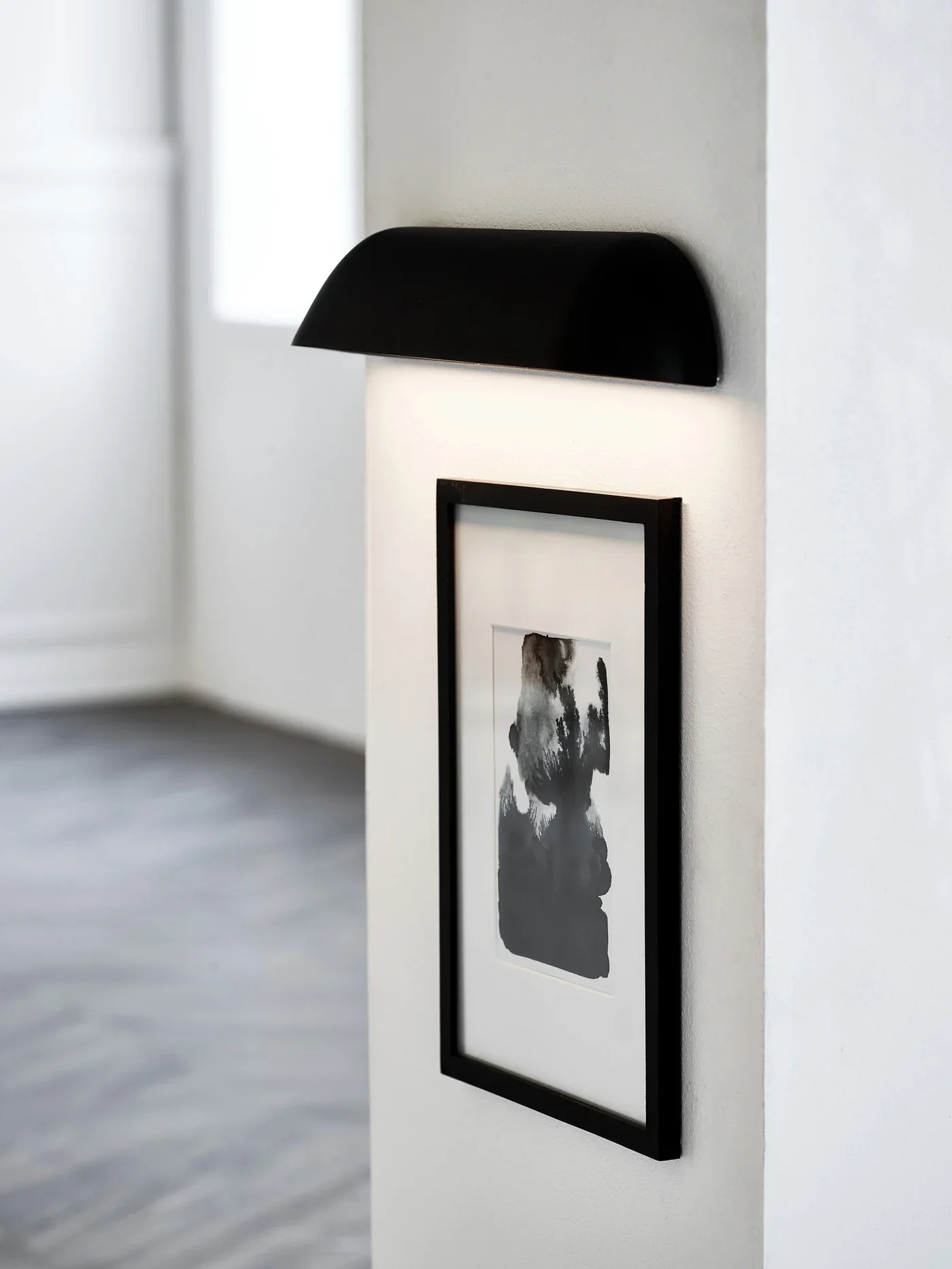 Front 26'/36' Wall Light- Black/ White - Image 7
