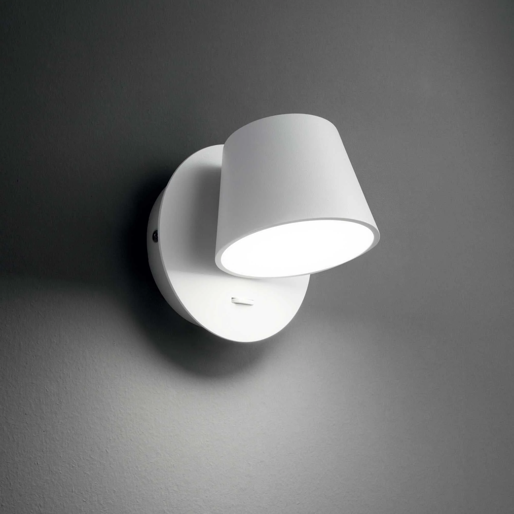 Gim Wall Light- White/Black Finish - Image 3