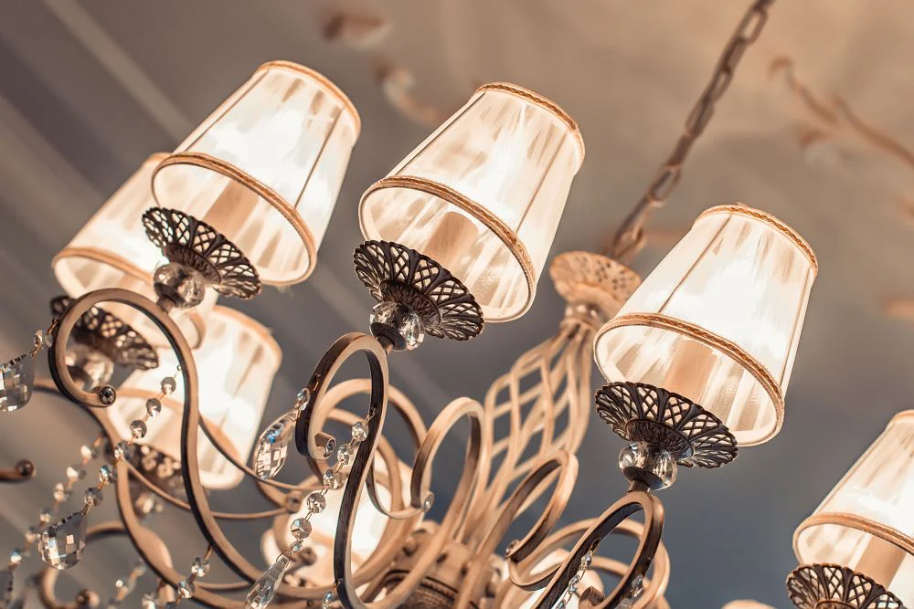 Grace 10Lt Chandelier - White with Gold - Image 7