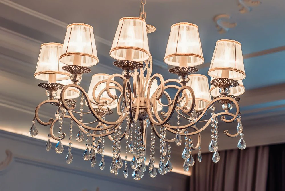 Grace 10Lt Chandelier - White with Gold - Image 8