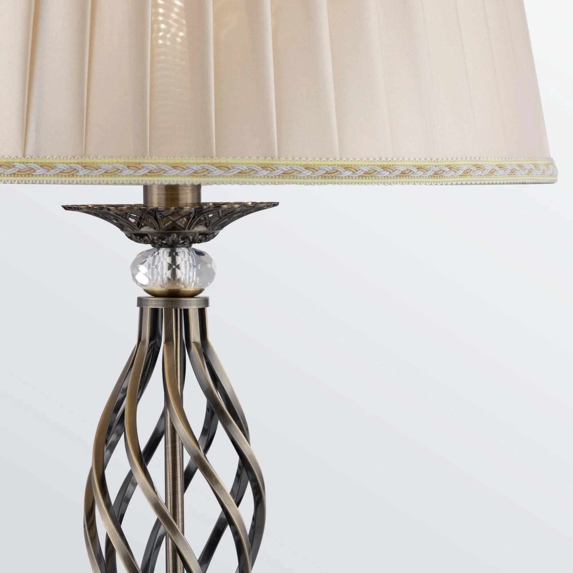 Grace Floor lamp E14 - Brass/White Finish - Image 5
