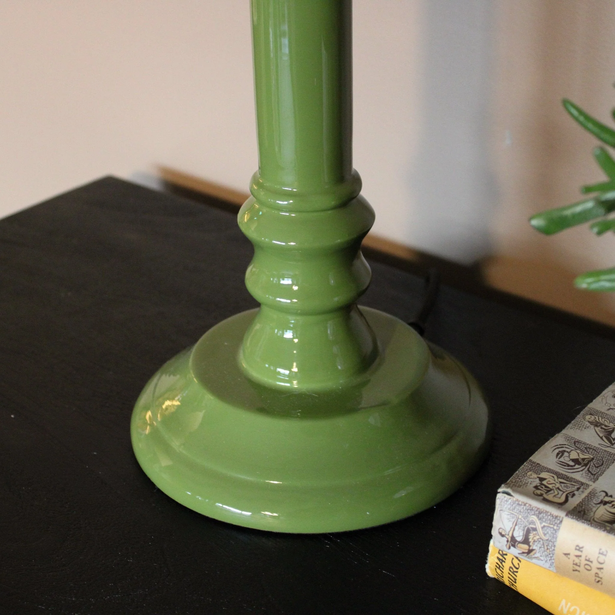 Roches Green Enamel Table Lamp- Natural/ Green Lampshades - Image 7