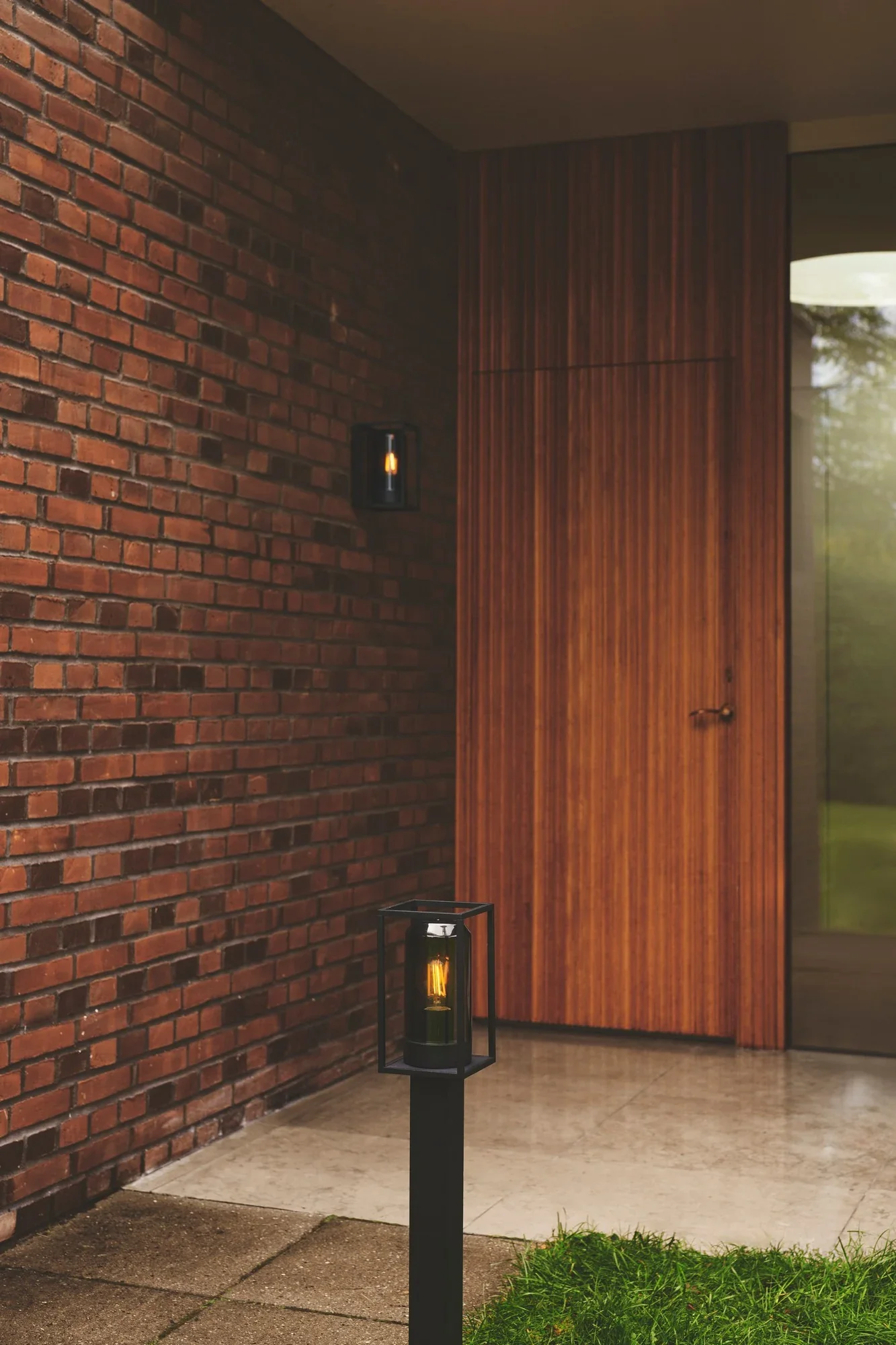 Griffin Wall light- Smoked Finish - Image 10