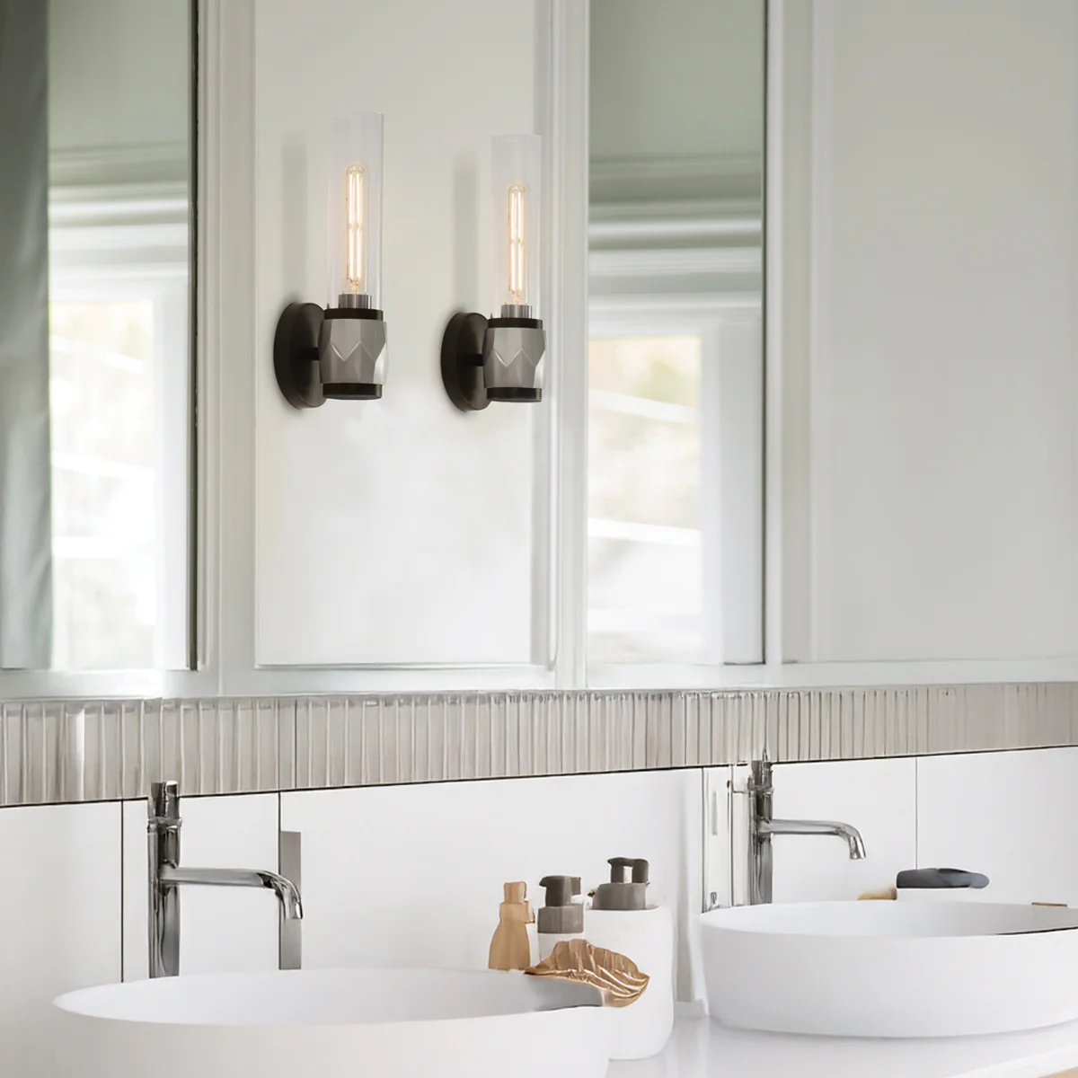 Hinkley Ellison 1 lt Wall Light - IP44 E27 - Image 2
