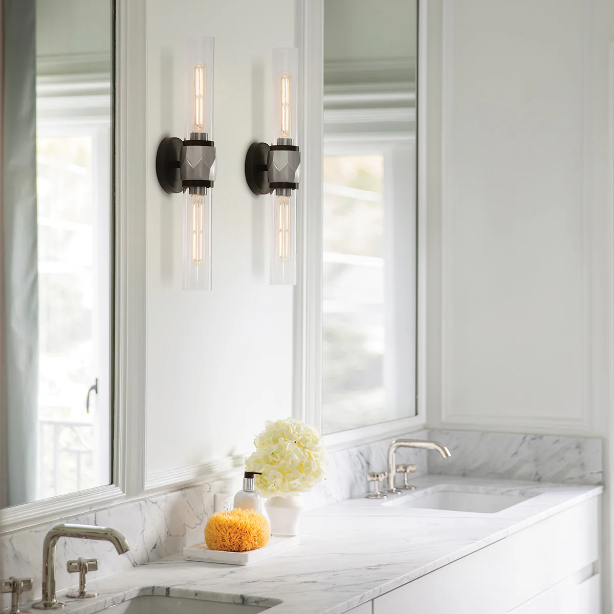 Hinkley Ellison 2 lt Wall Light - IP44 E27 - Image 2