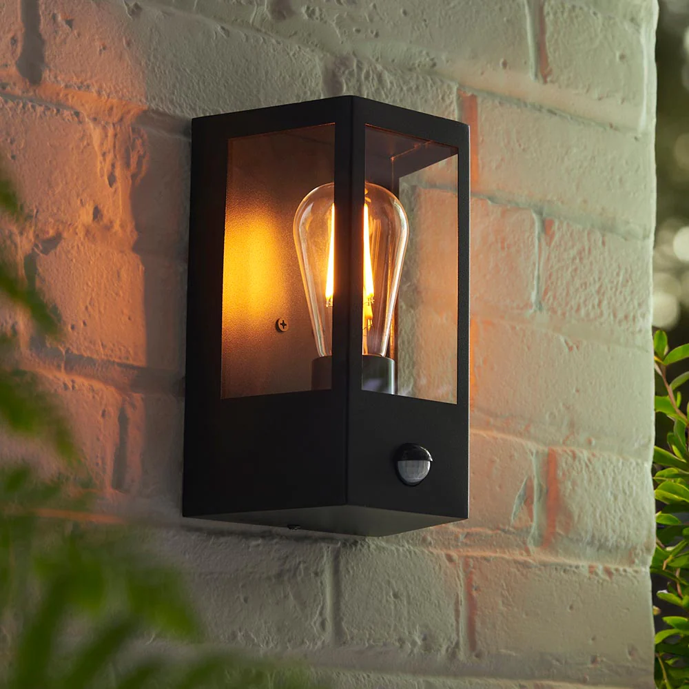 Signey PIR Wall Light - Image 2