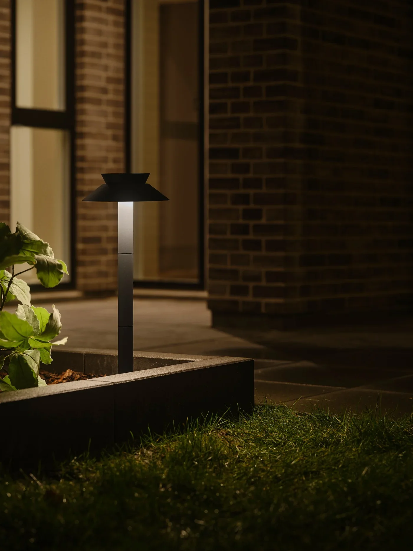 Justina Solar Garden Light- Anthracite/ Black - Image 5