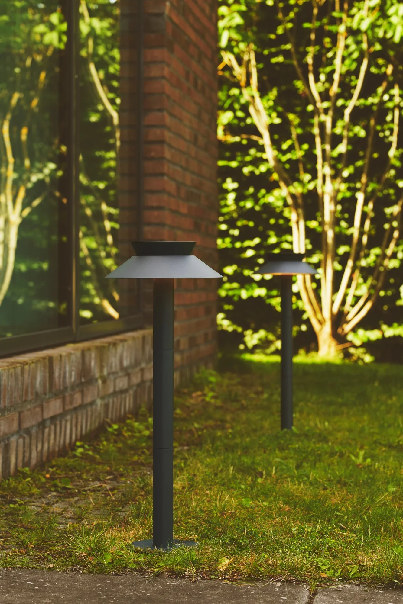 Justina Solar Garden Light- Anthracite/ Black - Image 7