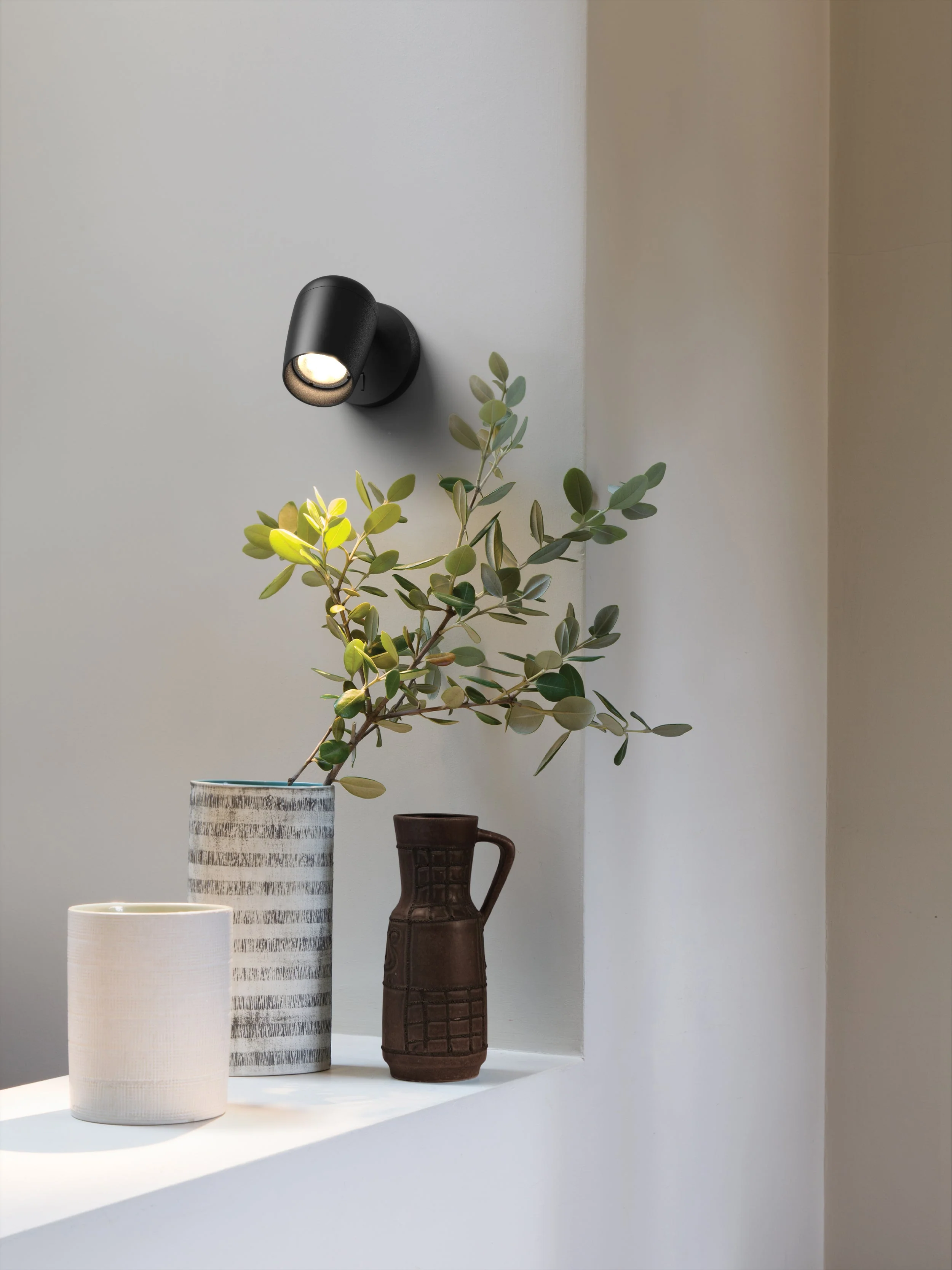 Koto Single Switched Reading Light - Black/White - Image 2