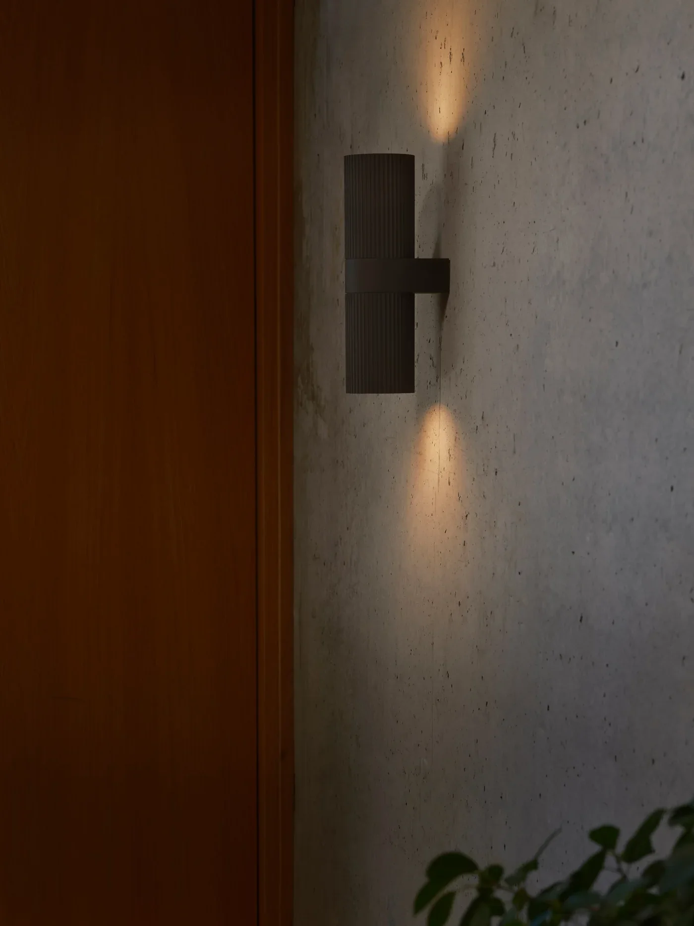 Kyklop Ripple Wall light- Black/ Rusty Finish - Image 15