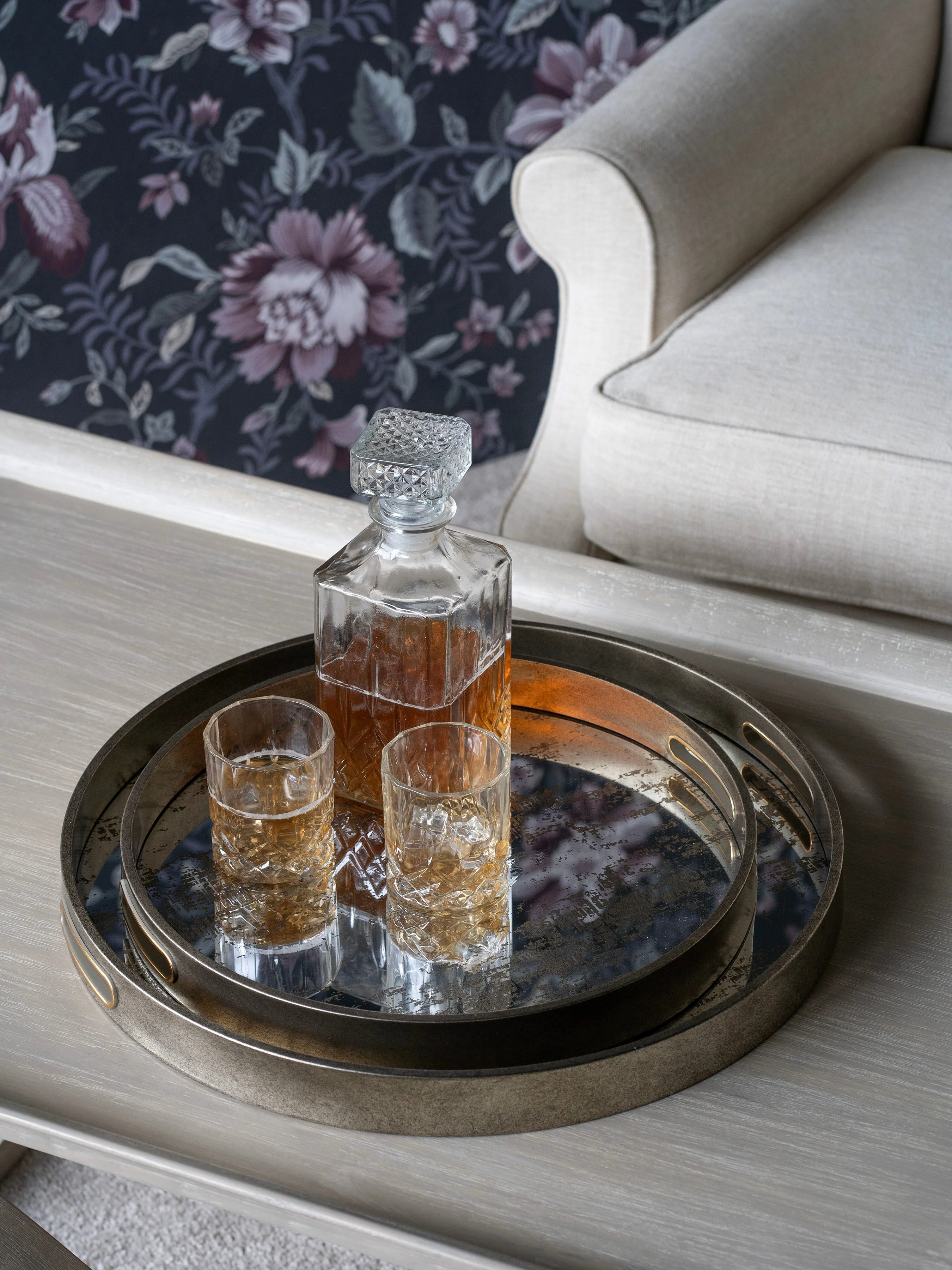 Silver Set of Two Whinfell Mirrored Trays - Image 6