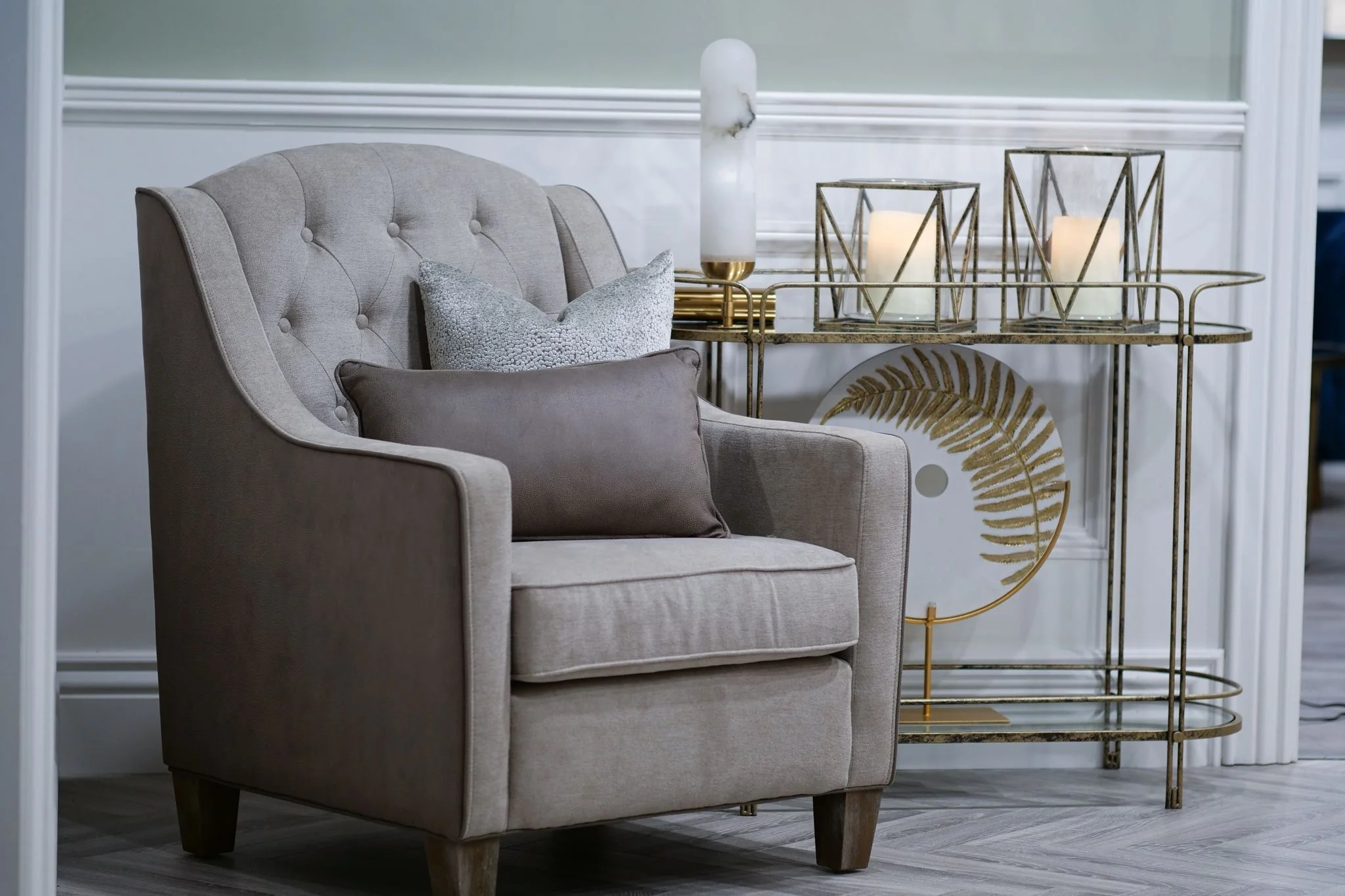 Leaf Circle Decor - Gold & White Finish - Image 4