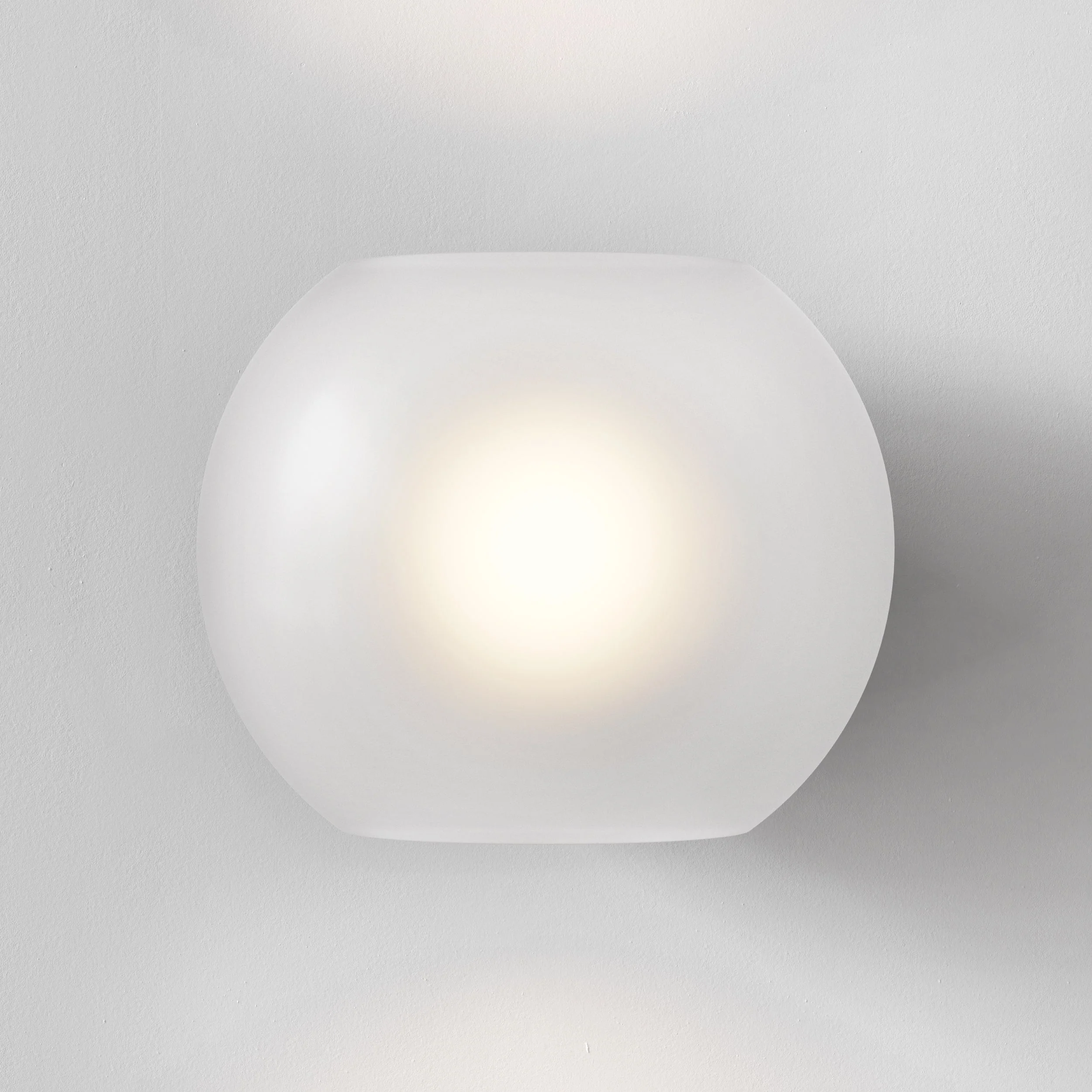 Luna Indoor Wall Light in Various Finishes E27 IP20 - Image 4