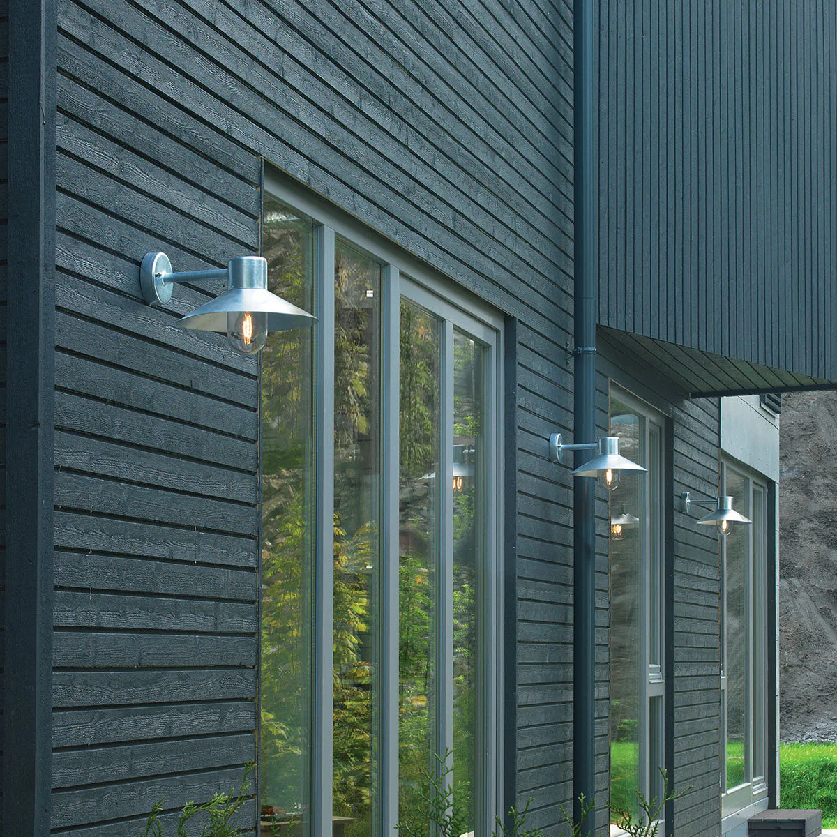 Lund 1 Light Wall Lantern - Black/Galvanised - Image 3